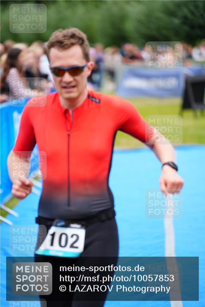 30.08.2026 - Elbe Triathlon Hamburg LAZAROV Photography http://msf.ph/oto/10057853 30.08.2026 11:22:38 Ziel 455, 853, 1102 meine-sportfotos.de