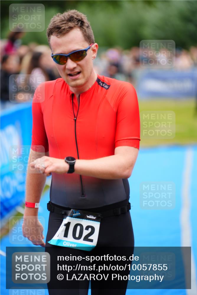 30.08.2026 - Elbe Triathlon Hamburg LAZAROV Photography http://msf.ph/oto/10057855 30.08.2026 11:22:38 Ziel 455, 853, 1102 meine-sportfotos.de