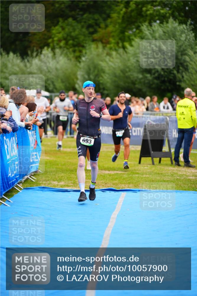 30.08.2026 - Elbe Triathlon Hamburg LAZAROV Photography http://msf.ph/oto/10057900 30.08.2026 11:23:25 Ziel 403, 404, 693, 998, 1040, 1109 meine-sportfotos.de