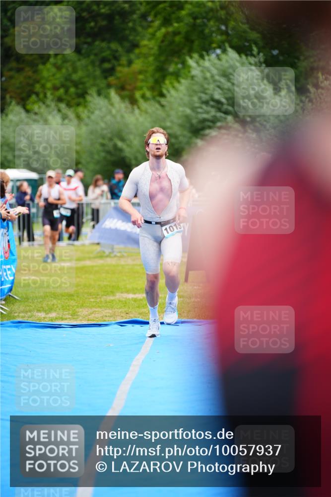 30.08.2026 - Elbe Triathlon Hamburg LAZAROV Photography http://msf.ph/oto/10057937 30.08.2026 11:23:44 Ziel 988, 1015, 1138 meine-sportfotos.de