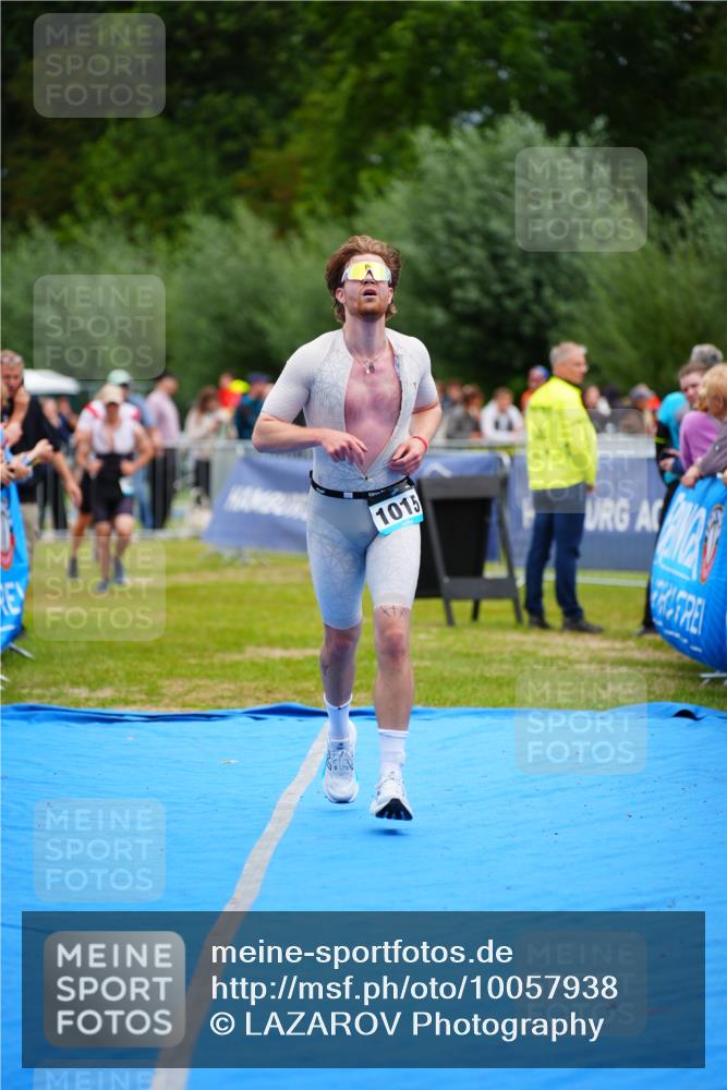 30.08.2026 - Elbe Triathlon Hamburg LAZAROV Photography http://msf.ph/oto/10057938 30.08.2026 11:23:45 Ziel 988, 1015, 1138 meine-sportfotos.de