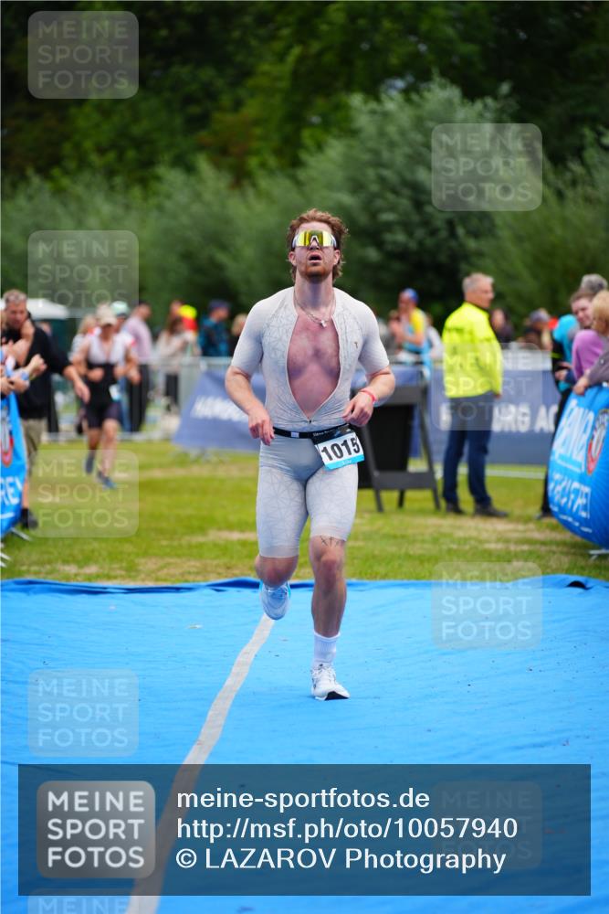 30.08.2026 - Elbe Triathlon Hamburg LAZAROV Photography http://msf.ph/oto/10057940 30.08.2026 11:23:45 Ziel 988, 1015, 1138 meine-sportfotos.de