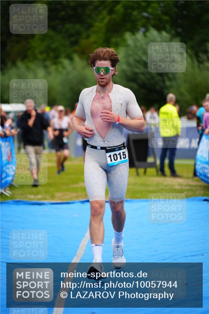 30.08.2026 - Elbe Triathlon Hamburg LAZAROV Photography http://msf.ph/oto/10057944 30.08.2026 11:23:46 Ziel 988, 1015, 1138 meine-sportfotos.de
