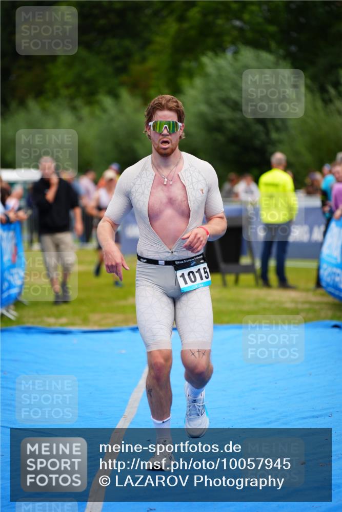 30.08.2026 - Elbe Triathlon Hamburg LAZAROV Photography http://msf.ph/oto/10057945 30.08.2026 11:23:46 Ziel 988, 1015, 1138 meine-sportfotos.de