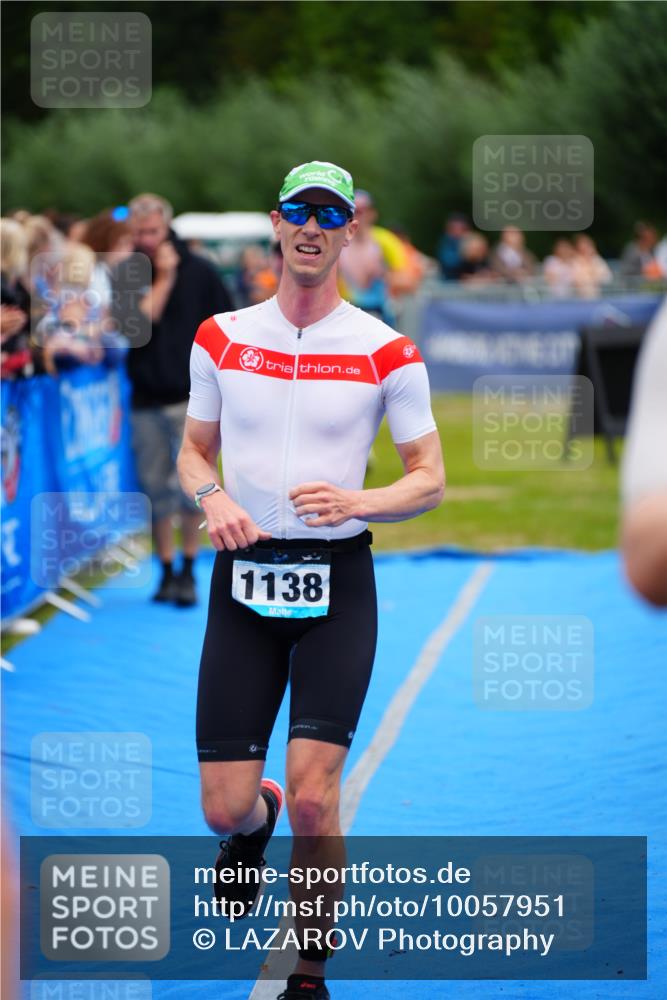30.08.2026 - Elbe Triathlon Hamburg LAZAROV Photography http://msf.ph/oto/10057951 30.08.2026 11:23:51 Ziel 988, 1006, 1104, 1138 meine-sportfotos.de
