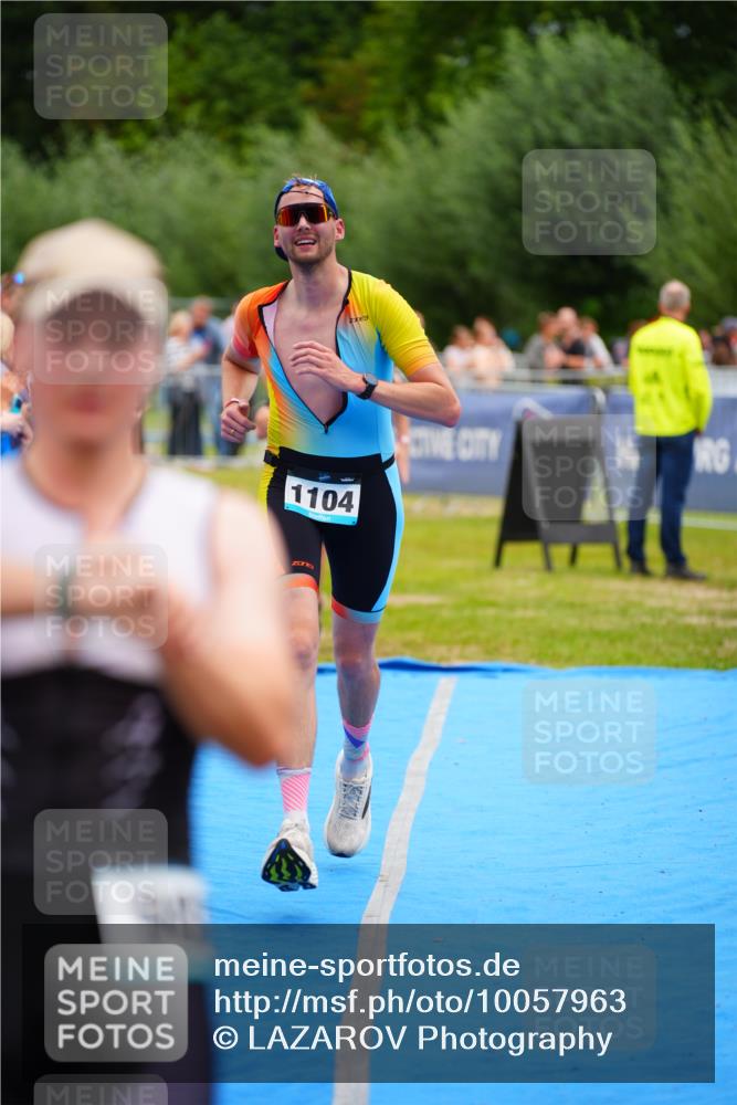 30.08.2026 - Elbe Triathlon Hamburg LAZAROV Photography http://msf.ph/oto/10057963 30.08.2026 11:23:55 Ziel 472, 988, 1006, 1104 meine-sportfotos.de