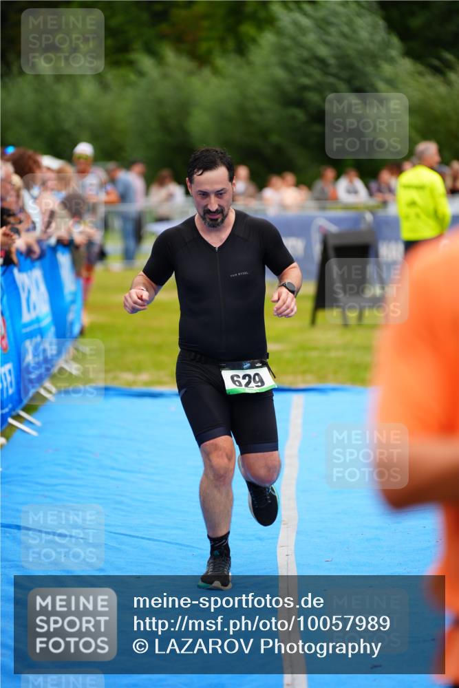 30.08.2026 - Elbe Triathlon Hamburg LAZAROV Photography http://msf.ph/oto/10057989 30.08.2026 11:24:04 Ziel 472, 629, 1314 meine-sportfotos.de