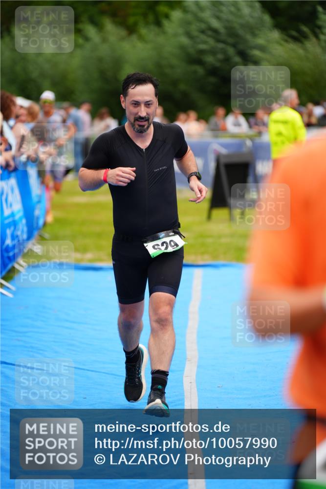 30.08.2026 - Elbe Triathlon Hamburg LAZAROV Photography http://msf.ph/oto/10057990 30.08.2026 11:24:04 Ziel 472, 629, 1314 meine-sportfotos.de