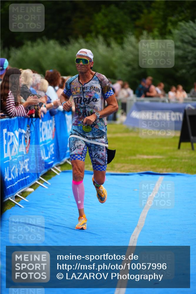30.08.2026 - Elbe Triathlon Hamburg LAZAROV Photography http://msf.ph/oto/10057996 30.08.2026 11:24:09 Ziel 734, 883, 1314 meine-sportfotos.de