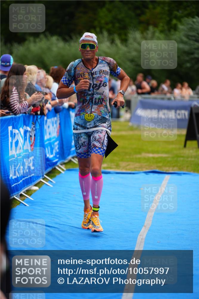 30.08.2026 - Elbe Triathlon Hamburg LAZAROV Photography http://msf.ph/oto/10057997 30.08.2026 11:24:09 Ziel 734, 883, 1314 meine-sportfotos.de