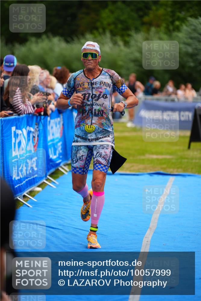30.08.2026 - Elbe Triathlon Hamburg LAZAROV Photography http://msf.ph/oto/10057999 30.08.2026 11:24:09 Ziel 734, 883, 1314 meine-sportfotos.de