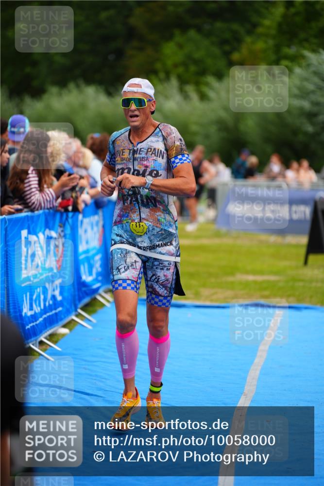 30.08.2026 - Elbe Triathlon Hamburg LAZAROV Photography http://msf.ph/oto/10058000 30.08.2026 11:24:09 Ziel 734, 883, 1314 meine-sportfotos.de