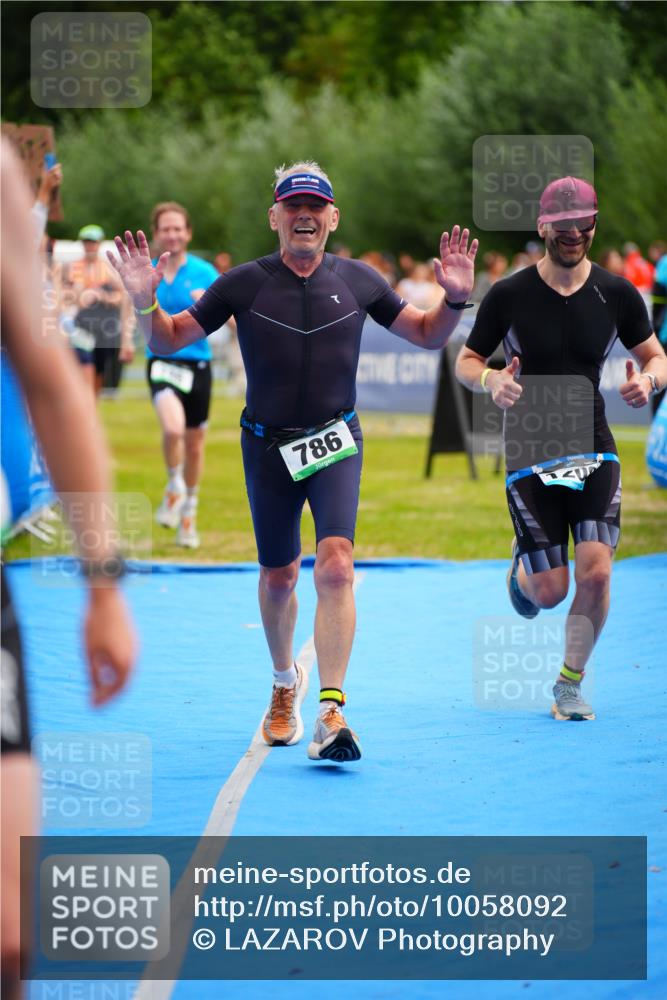 30.08.2026 - Elbe Triathlon Hamburg LAZAROV Photography http://msf.ph/oto/10058092 30.08.2026 11:25:01 Ziel 605, 712, 736, 786, 1208 meine-sportfotos.de