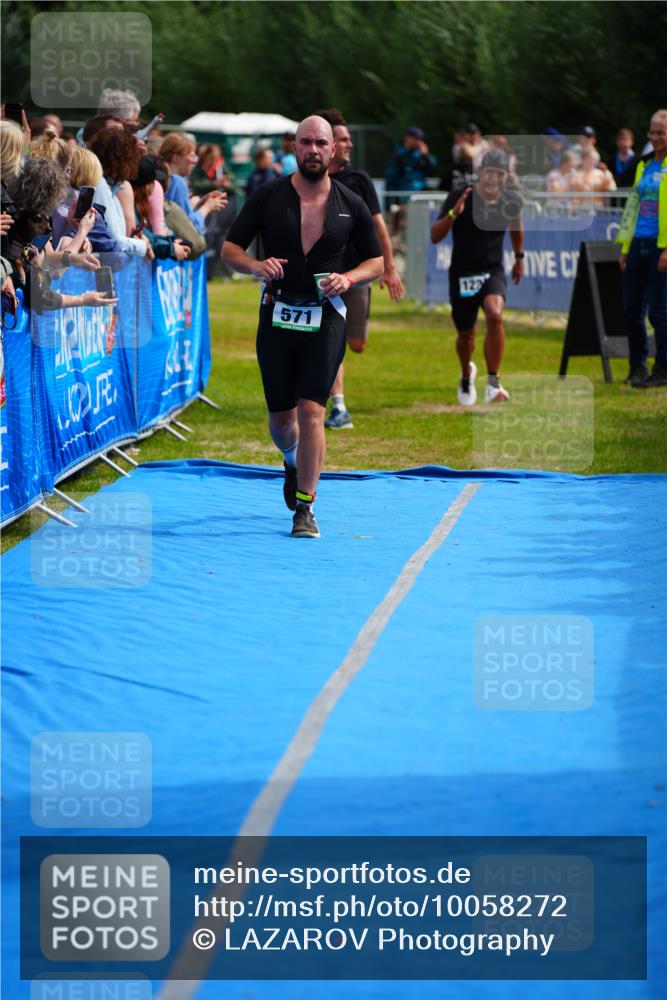 30.08.2026 - Elbe Triathlon Hamburg LAZAROV Photography http://msf.ph/oto/10058272 30.08.2026 11:26:47 Ziel 571, 1119, 1224 meine-sportfotos.de