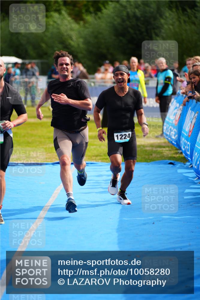30.08.2026 - Elbe Triathlon Hamburg LAZAROV Photography http://msf.ph/oto/10058280 30.08.2026 11:26:49 Ziel 571, 1119, 1203, 1224 meine-sportfotos.de
