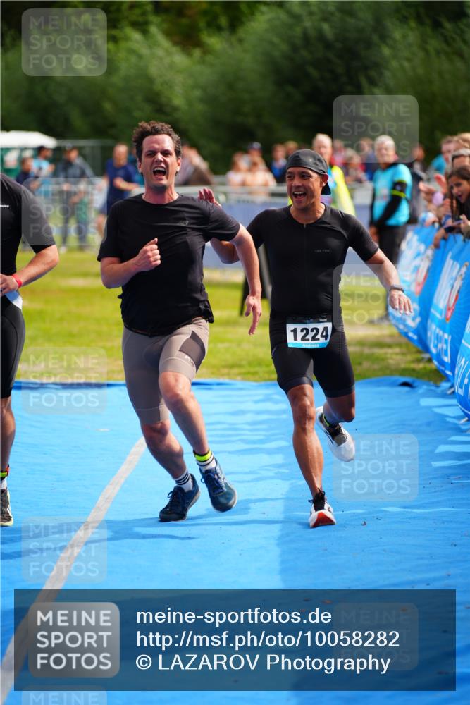 30.08.2026 - Elbe Triathlon Hamburg LAZAROV Photography http://msf.ph/oto/10058282 30.08.2026 11:26:49 Ziel 571, 1119, 1203, 1224 meine-sportfotos.de