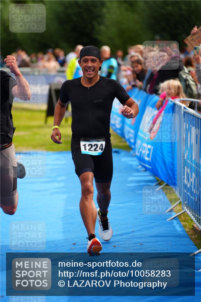 30.08.2026 - Elbe Triathlon Hamburg LAZAROV Photography http://msf.ph/oto/10058283 30.08.2026 11:26:50 Ziel 571, 1119, 1203, 1224 meine-sportfotos.de