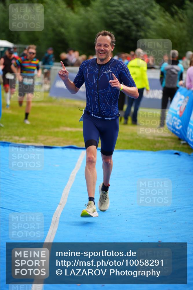 30.08.2026 - Elbe Triathlon Hamburg LAZAROV Photography http://msf.ph/oto/10058291 30.08.2026 11:26:56 Ziel 702, 1203, 1275 meine-sportfotos.de
