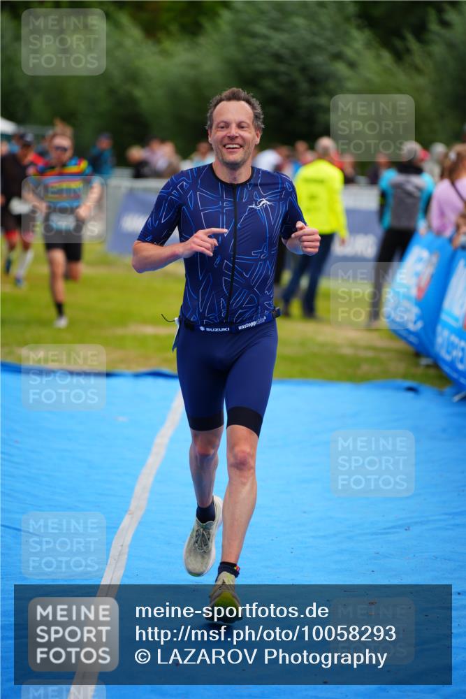 30.08.2026 - Elbe Triathlon Hamburg LAZAROV Photography http://msf.ph/oto/10058293 30.08.2026 11:26:57 Ziel 702, 1172, 1203, 1275 meine-sportfotos.de