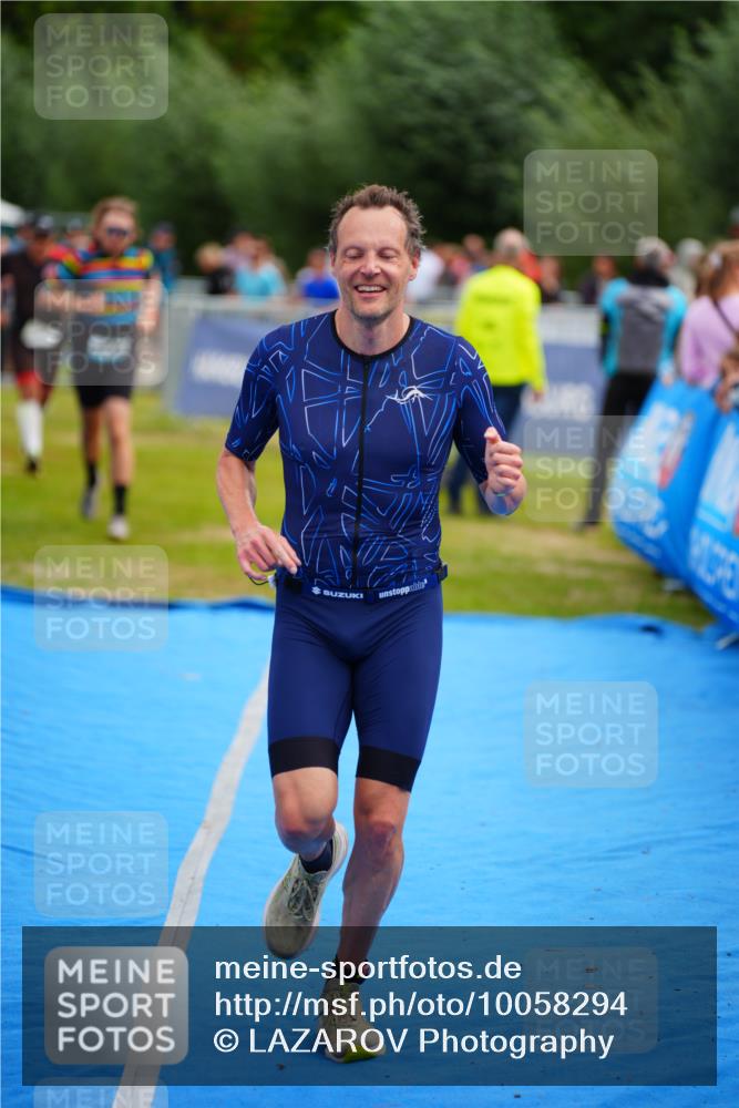 30.08.2026 - Elbe Triathlon Hamburg LAZAROV Photography http://msf.ph/oto/10058294 30.08.2026 11:26:57 Ziel 702, 1172, 1203, 1275 meine-sportfotos.de
