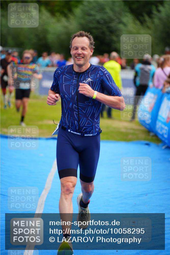 30.08.2026 - Elbe Triathlon Hamburg LAZAROV Photography http://msf.ph/oto/10058295 30.08.2026 11:26:57 Ziel 702, 1172, 1203, 1275 meine-sportfotos.de