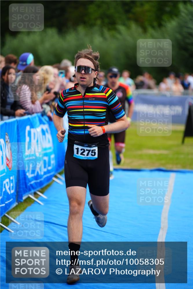 30.08.2026 - Elbe Triathlon Hamburg LAZAROV Photography http://msf.ph/oto/10058305 30.08.2026 11:27:01 Ziel 702, 1110, 1172, 1194, 1275 meine-sportfotos.de