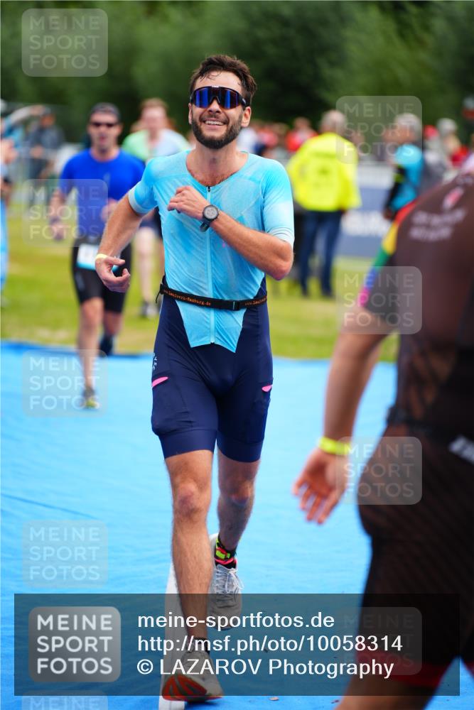 30.08.2026 - Elbe Triathlon Hamburg LAZAROV Photography http://msf.ph/oto/10058314 30.08.2026 11:27:06 Ziel 702, 1110, 1172, 1194 meine-sportfotos.de