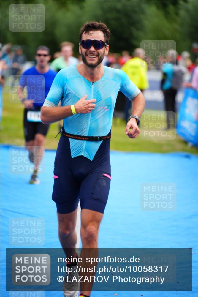 30.08.2026 - Elbe Triathlon Hamburg LAZAROV Photography http://msf.ph/oto/10058317 30.08.2026 11:27:06 Ziel 702, 1110, 1172, 1194 meine-sportfotos.de