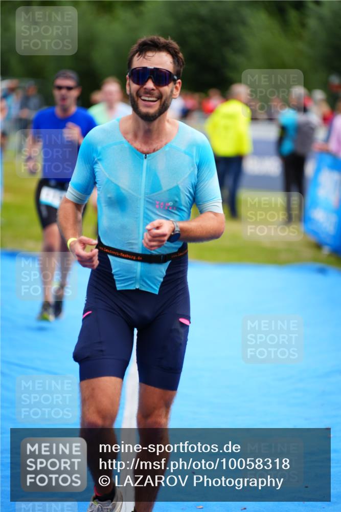 30.08.2026 - Elbe Triathlon Hamburg LAZAROV Photography http://msf.ph/oto/10058318 30.08.2026 11:27:06 Ziel 702, 1110, 1172, 1194 meine-sportfotos.de