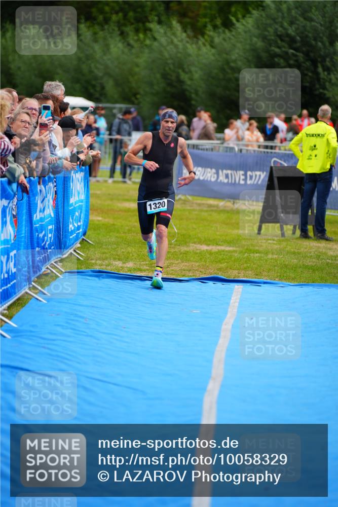 30.08.2026 - Elbe Triathlon Hamburg LAZAROV Photography http://msf.ph/oto/10058329 30.08.2026 11:27:15 Ziel 1320 meine-sportfotos.de