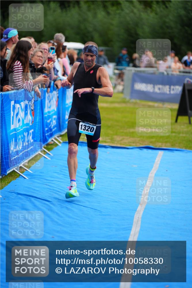 30.08.2026 - Elbe Triathlon Hamburg LAZAROV Photography http://msf.ph/oto/10058330 30.08.2026 11:27:17 Ziel 1320 meine-sportfotos.de