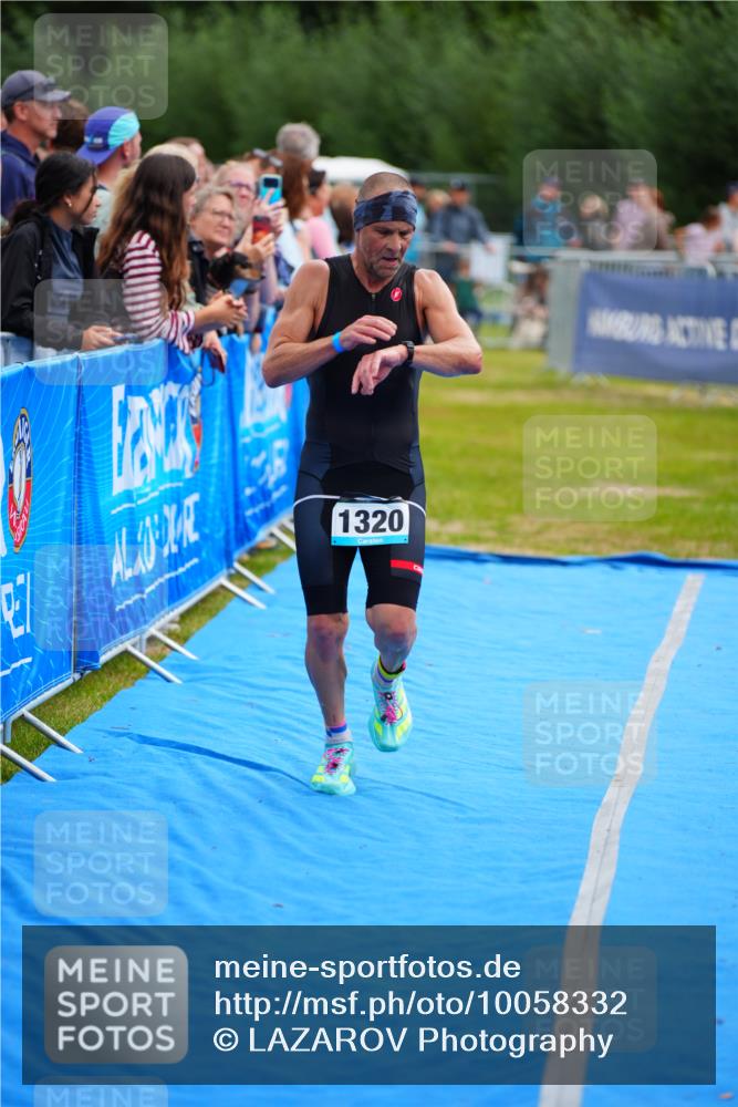 30.08.2026 - Elbe Triathlon Hamburg LAZAROV Photography http://msf.ph/oto/10058332 30.08.2026 11:27:17 Ziel 1320 meine-sportfotos.de