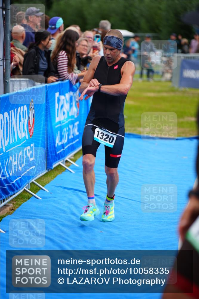 30.08.2026 - Elbe Triathlon Hamburg LAZAROV Photography http://msf.ph/oto/10058335 30.08.2026 11:27:17 Ziel 1320 meine-sportfotos.de