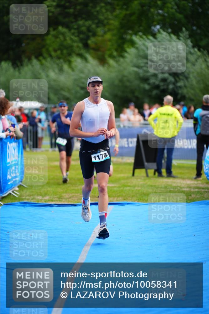 30.08.2026 - Elbe Triathlon Hamburg LAZAROV Photography http://msf.ph/oto/10058341 30.08.2026 11:27:31 Ziel 672, 1121, 1134, 1178 meine-sportfotos.de