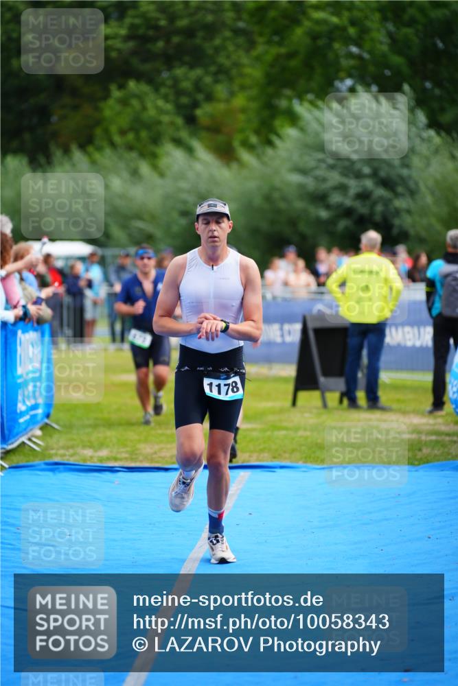 30.08.2026 - Elbe Triathlon Hamburg LAZAROV Photography http://msf.ph/oto/10058343 30.08.2026 11:27:31 Ziel 672, 1121, 1134, 1178 meine-sportfotos.de