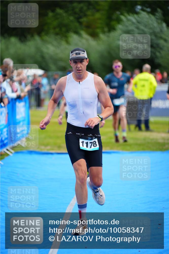 30.08.2026 - Elbe Triathlon Hamburg LAZAROV Photography http://msf.ph/oto/10058347 30.08.2026 11:27:32 Ziel 672, 1121, 1134, 1178 meine-sportfotos.de