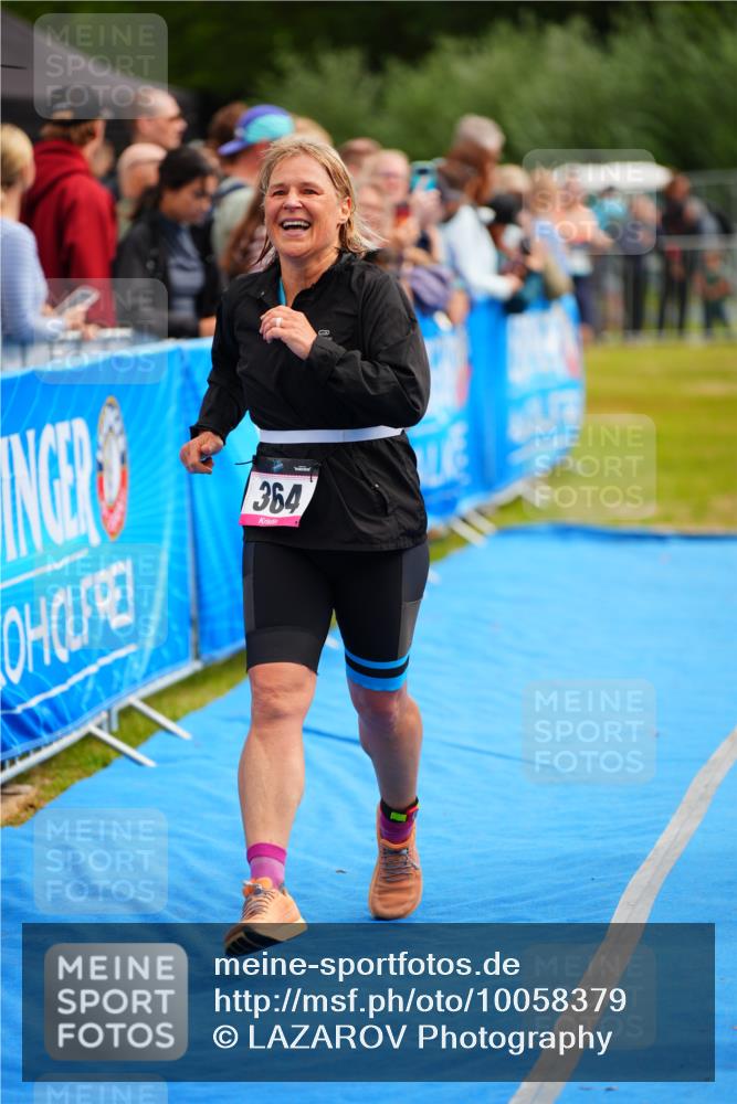 30.08.2026 - Elbe Triathlon Hamburg LAZAROV Photography http://msf.ph/oto/10058379 30.08.2026 11:27:46 Ziel 364, 953, 1074 meine-sportfotos.de