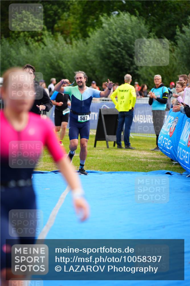 30.08.2026 - Elbe Triathlon Hamburg LAZAROV Photography http://msf.ph/oto/10058397 30.08.2026 11:27:57 Ziel 587, 754, 874, 953, 1065, 1068, 1103 meine-sportfotos.de
