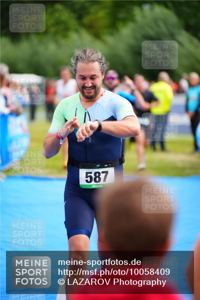 30.08.2026 - Elbe Triathlon Hamburg LAZAROV Photography http://msf.ph/oto/10058409 30.08.2026 11:28:01 Ziel 587, 754, 1065, 1068, 1103 meine-sportfotos.de