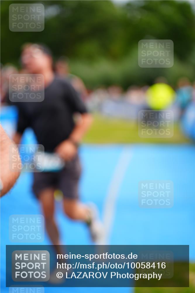 30.08.2026 - Elbe Triathlon Hamburg LAZAROV Photography http://msf.ph/oto/10058416 30.08.2026 11:28:06 Ziel 687, 754, 1068, 1103 meine-sportfotos.de