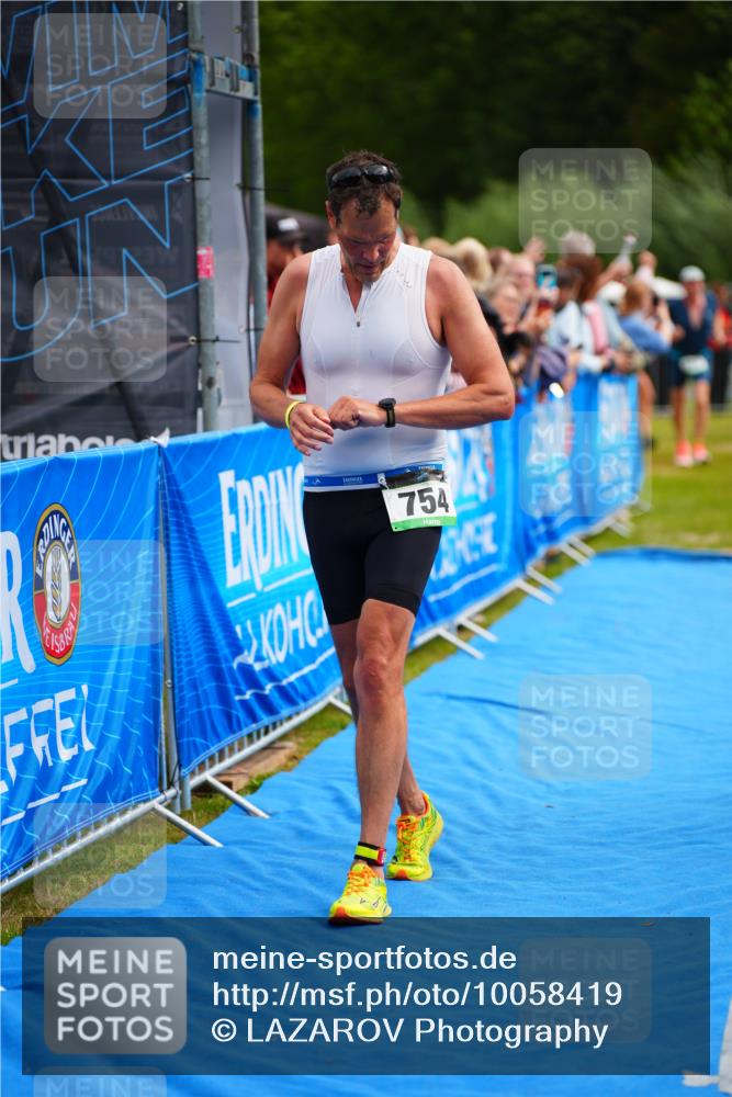 30.08.2026 - Elbe Triathlon Hamburg LAZAROV Photography http://msf.ph/oto/10058419 30.08.2026 11:28:07 Ziel 687, 754, 1103 meine-sportfotos.de