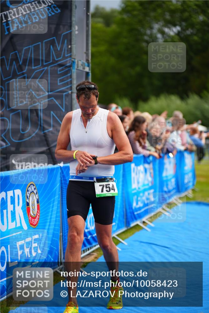 30.08.2026 - Elbe Triathlon Hamburg LAZAROV Photography http://msf.ph/oto/10058423 30.08.2026 11:28:08 Ziel 687, 754 meine-sportfotos.de