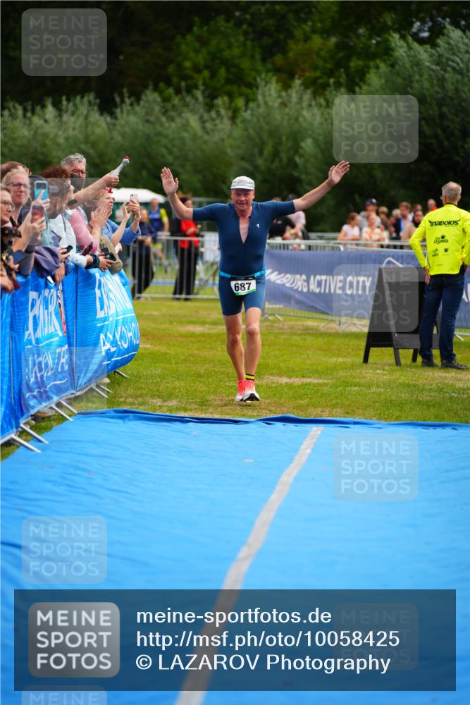 30.08.2026 - Elbe Triathlon Hamburg LAZAROV Photography http://msf.ph/oto/10058425 30.08.2026 11:28:11 Ziel 687 meine-sportfotos.de