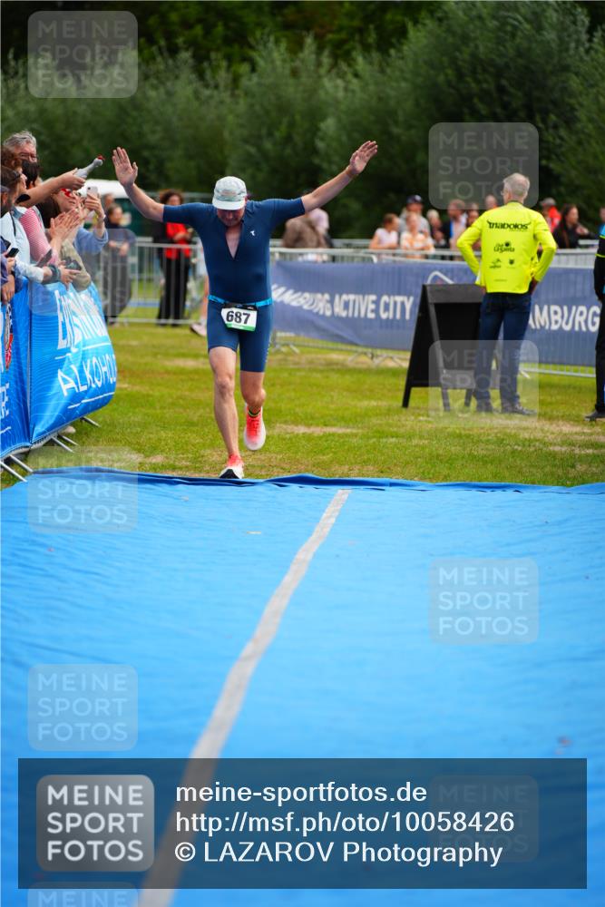 30.08.2026 - Elbe Triathlon Hamburg LAZAROV Photography http://msf.ph/oto/10058426 30.08.2026 11:28:11 Ziel 687 meine-sportfotos.de