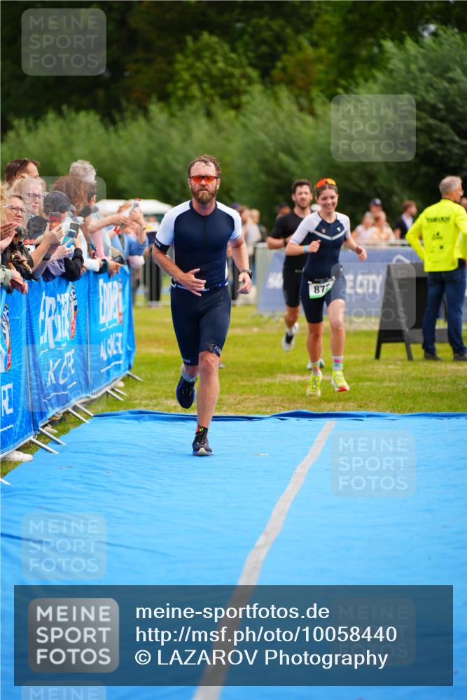 30.08.2026 - Elbe Triathlon Hamburg LAZAROV Photography http://msf.ph/oto/10058440 30.08.2026 11:28:28 Ziel 715, 872, 1206, 1233 meine-sportfotos.de