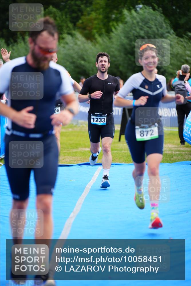 30.08.2026 - Elbe Triathlon Hamburg LAZAROV Photography http://msf.ph/oto/10058451 30.08.2026 11:28:31 Ziel 715, 866, 872, 1206, 1233 meine-sportfotos.de