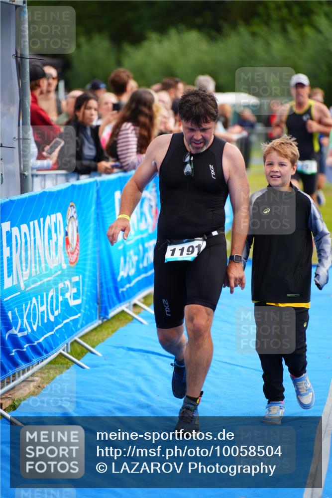 30.08.2026 - Elbe Triathlon Hamburg LAZAROV Photography http://msf.ph/oto/10058504 30.08.2026 11:28:53 Ziel 409, 763, 1115, 1191 meine-sportfotos.de