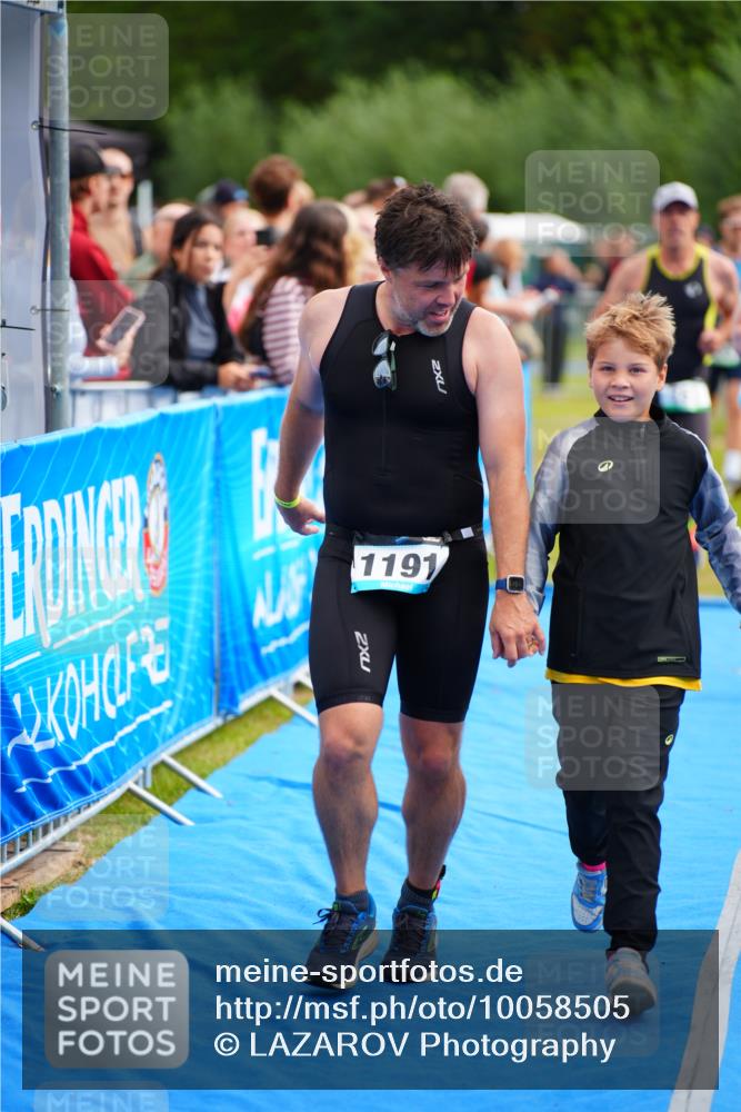 30.08.2026 - Elbe Triathlon Hamburg LAZAROV Photography http://msf.ph/oto/10058505 30.08.2026 11:28:53 Ziel 409, 763, 1115, 1191 meine-sportfotos.de
