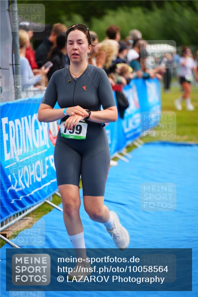 30.08.2026 - Elbe Triathlon Hamburg LAZAROV Photography http://msf.ph/oto/10058564 30.08.2026 11:29:17 Ziel 799, 1280 meine-sportfotos.de
