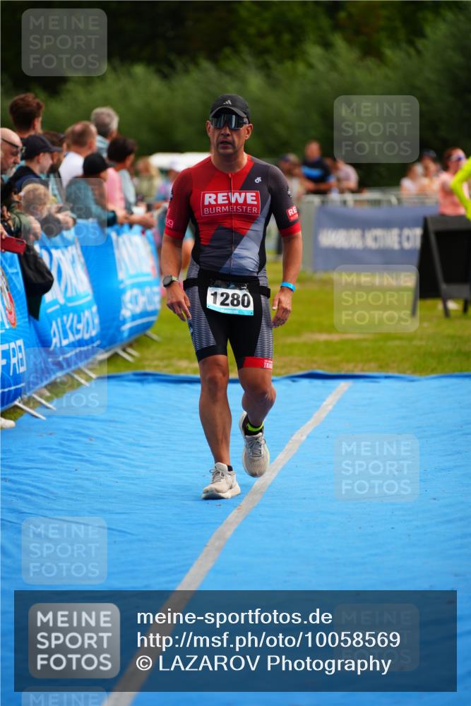 30.08.2026 - Elbe Triathlon Hamburg LAZAROV Photography http://msf.ph/oto/10058569 30.08.2026 11:29:21 Ziel 648, 1280 meine-sportfotos.de